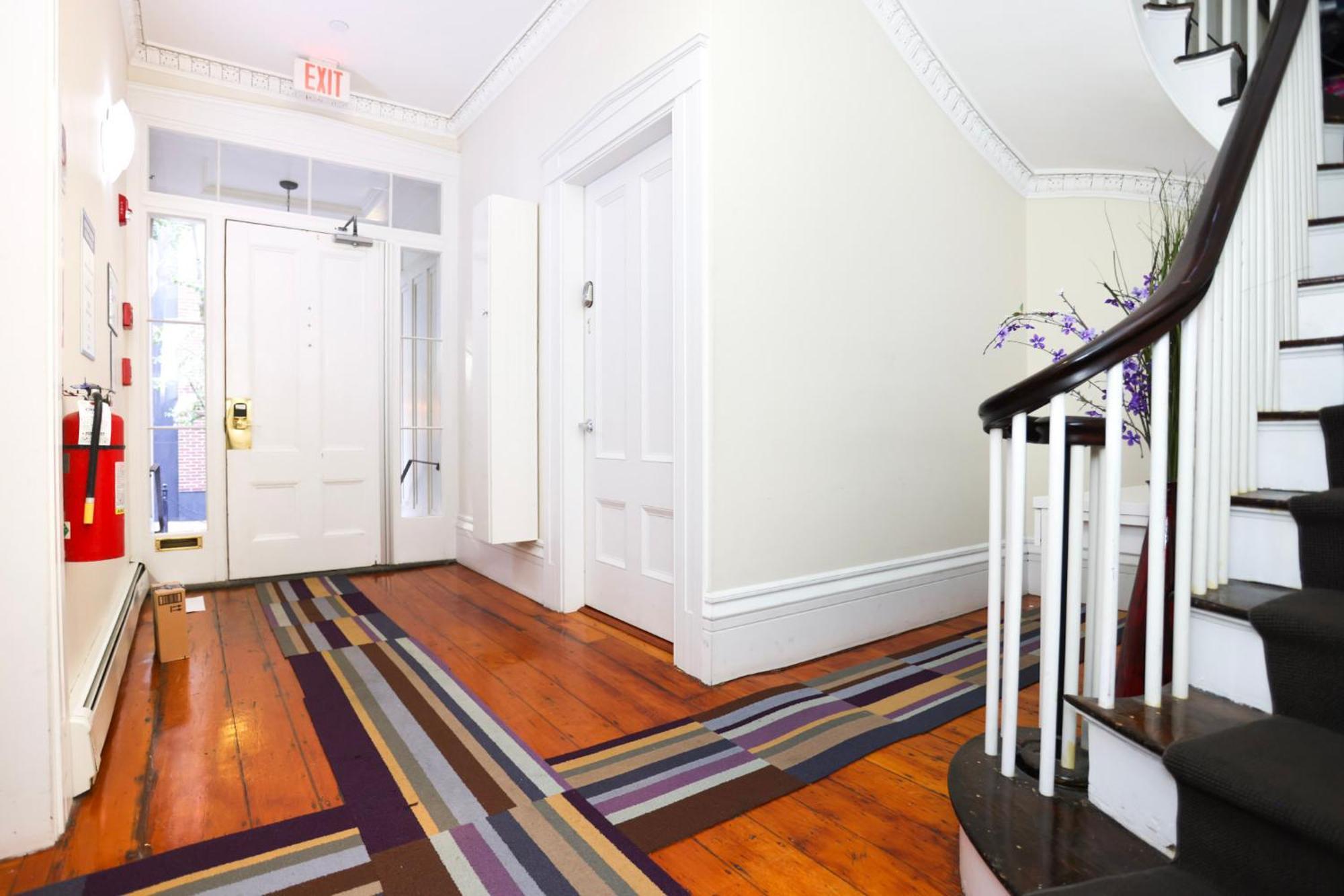 Cozy Furnished Studio In Beacon Hill #4 Бостън Екстериор снимка